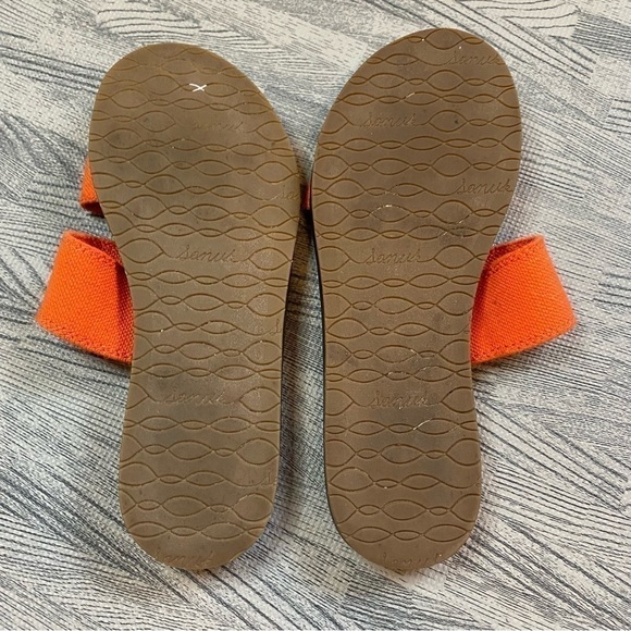 Sanuk “Yoga Gora” Coral Sandals - Picture 8 of 10